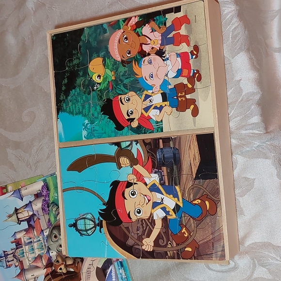 Cardinal•Disney Junior•5 Wood Puzzles• Work-Space/Storage Tray - Picture 5 of 11